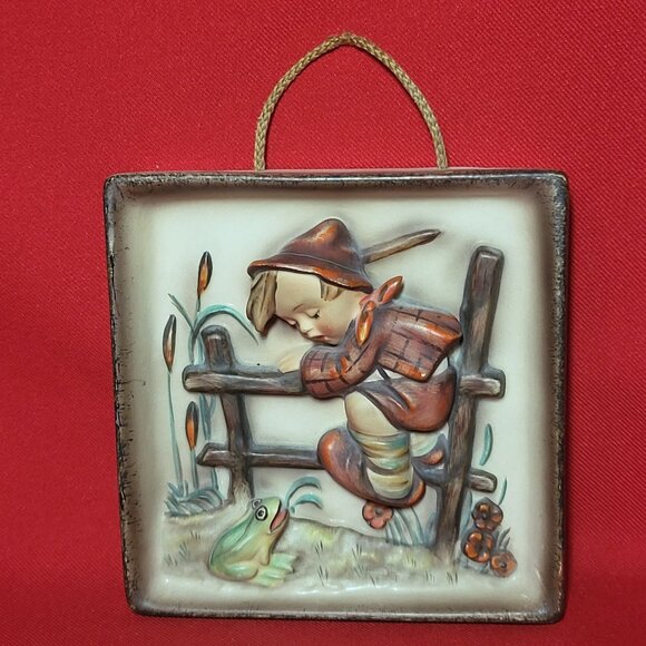 Vintage MJ Hummel Retreat to Safety Wall Plaque Hanging Decor - Picture 1 of 11